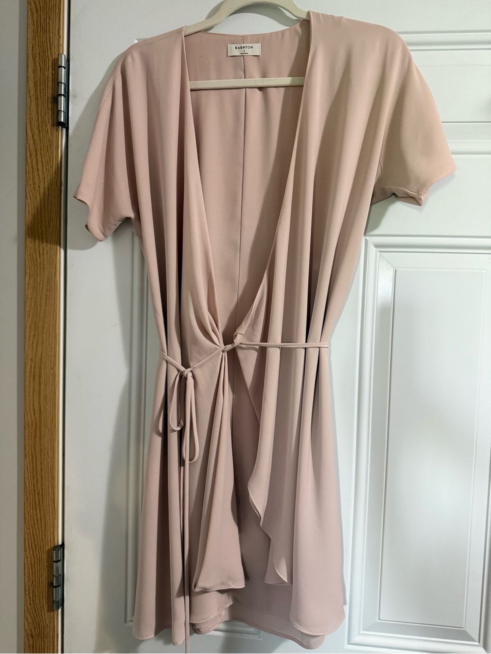 45. Aritzia Babaton Wallace Wrap Dress
Soft Blush Small - Picture 1 of 9
